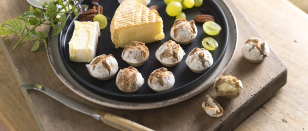 Tipiak mini French bread rolls on a cheese board (002)